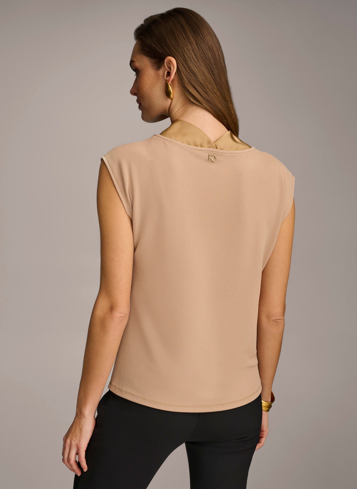 (image for) DISTINCTIVE SLEEVELESS COWL NECK TOP